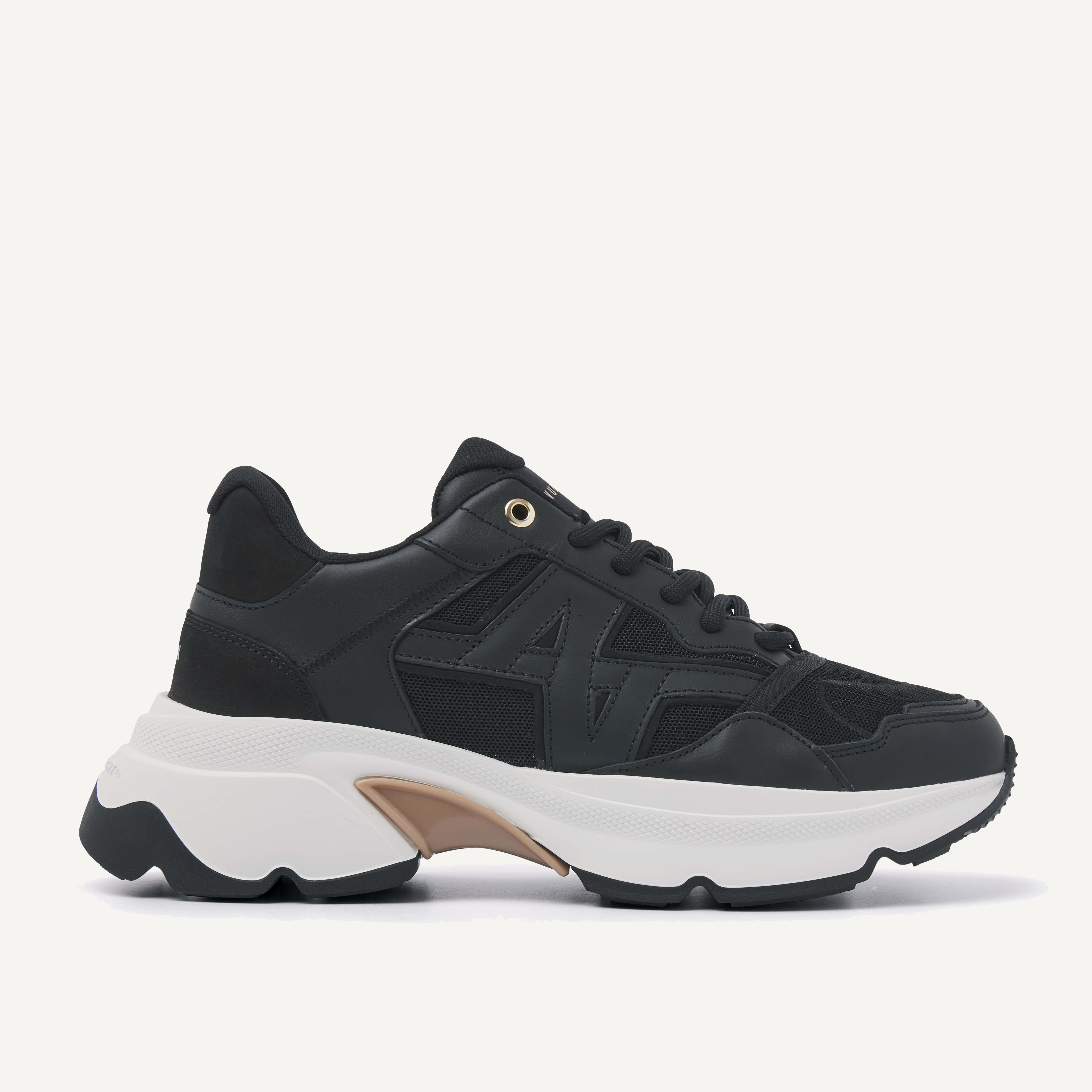 All black sneakers discount dames